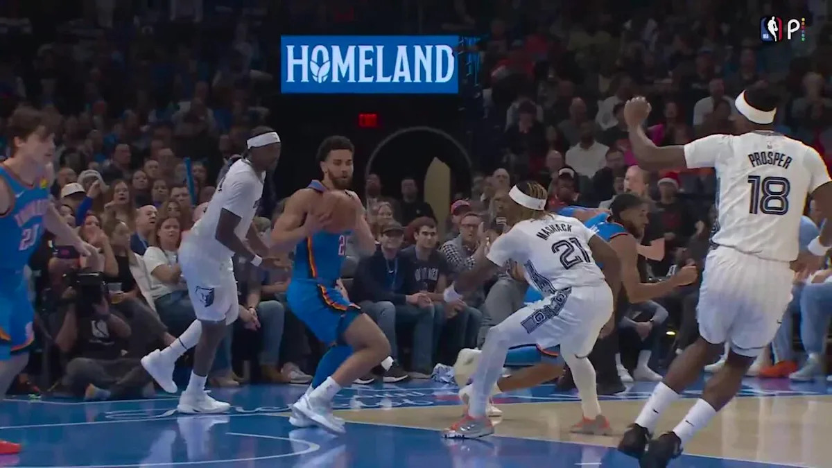 Shai Gilgeous-Alexander finishes through contact