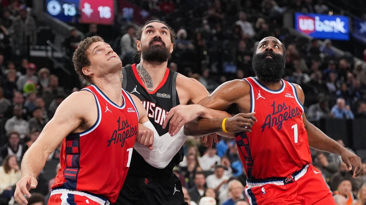 Leonard's 41-point game powers Clippers to a 128-108 victory over the Rockets