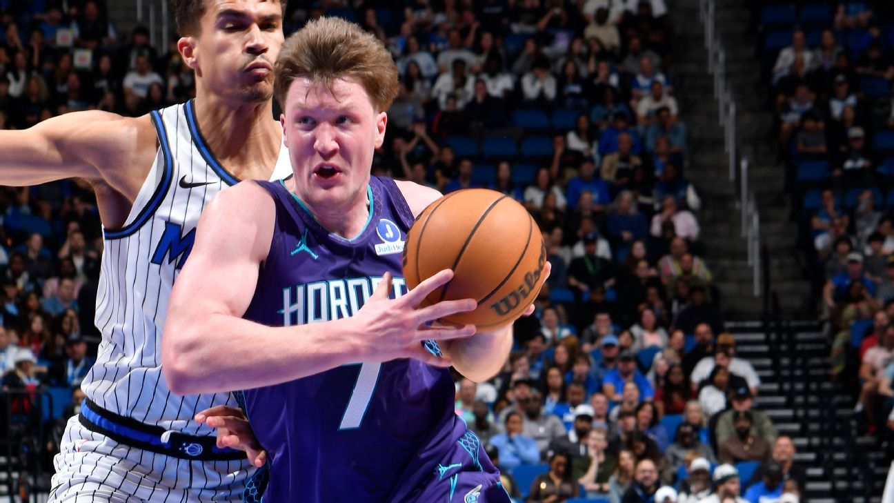 Hornets' Knueppel limps off with ankle injury; X-rays negative