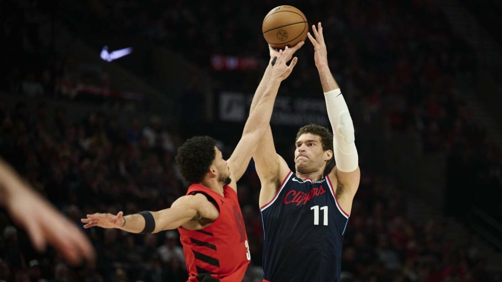 Brook Lopez's 9 treys power Clippers to win over Blazers