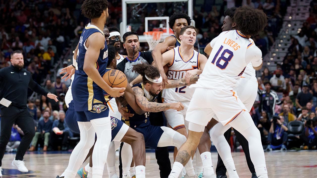 NBA news: Pelicans, Suns players brawl during game