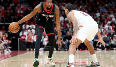 Kevin Durant scores 30 points to lead the Rockets to a dominant win over the Cavaliers