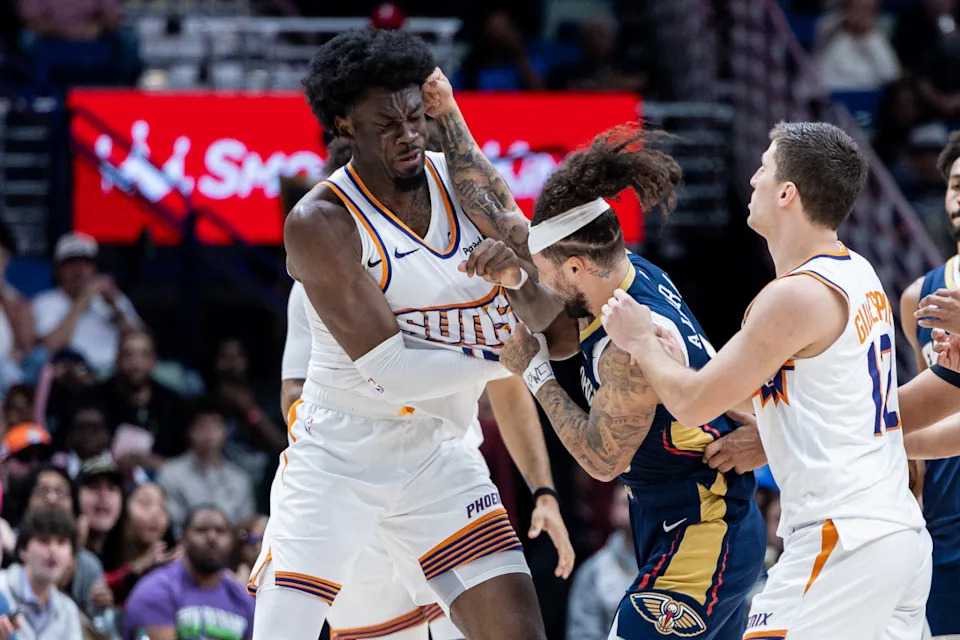 New Orleans Pelicans guard Jose Alvarado (15) gets into a scrum with Phoenix Suns center Mark Williams (15).Stephen Lew-Imagn Images