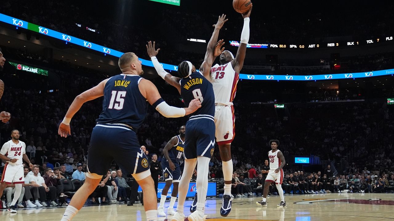 Nuggets star Nikola Jokic hurts left knee, limps off court at halftime in Miami
