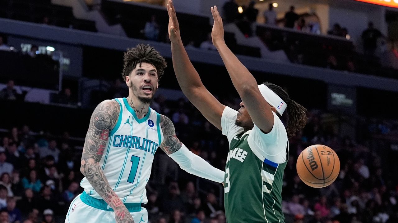 Portis, Antetokounmpo lead Bucks past Hornets 123-113 for first back-to-back wins since October