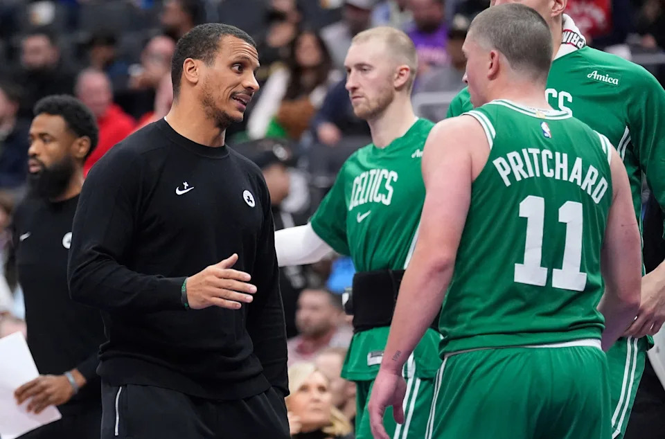 Dec 7, 2025; Toronto, Ontario, CAN; Boston Celtics head coach Joe Mazzulla talks to Boston Celtics guard Payton Pritchard (11) during a break in the action against the Toronto Raptors in the second half at Scotiabank Arena. Mandatory Credit: John E. Sokolowski-Imagn Images