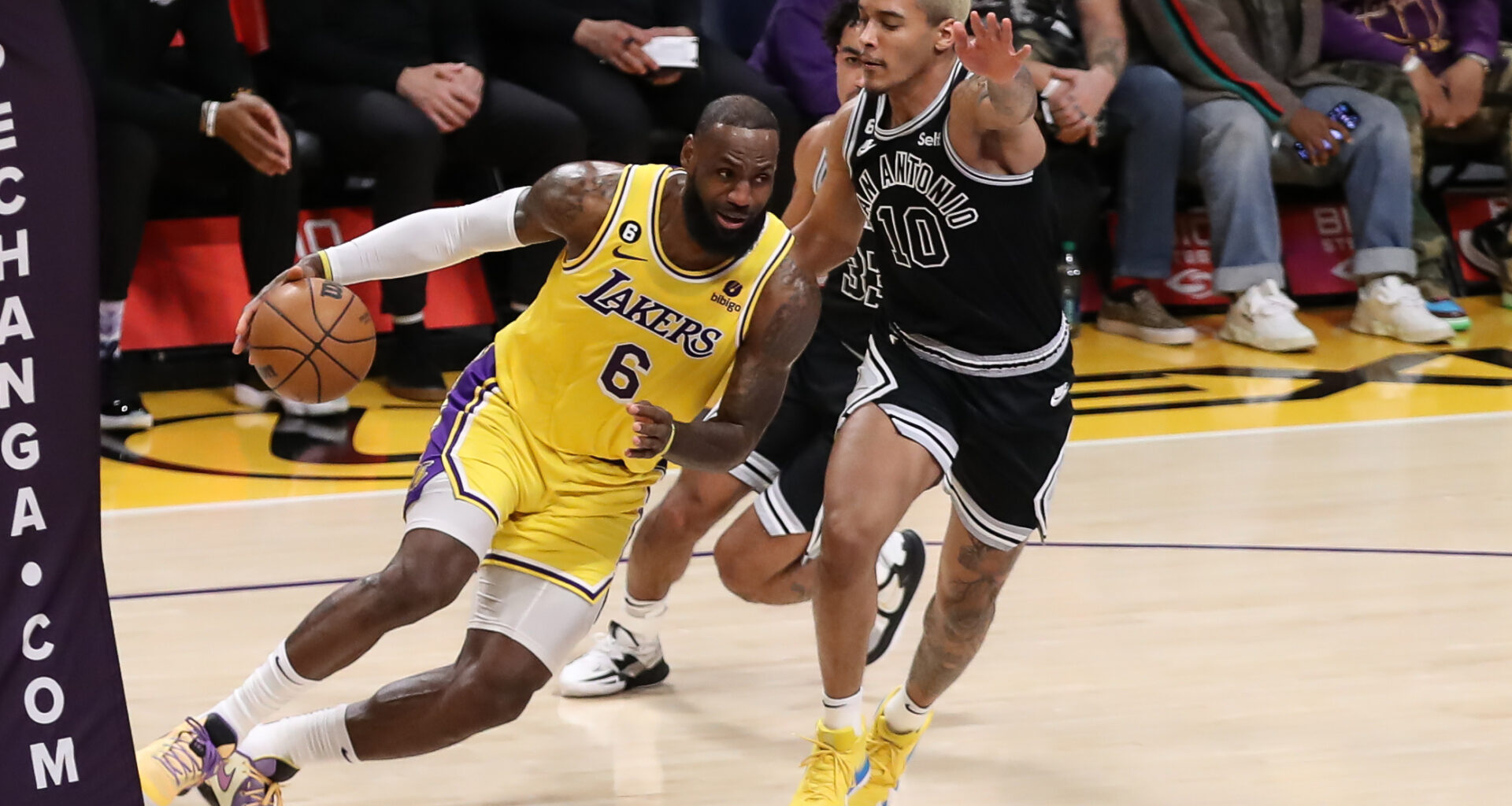 Lakers Fall To The Spurs In NBA Cup