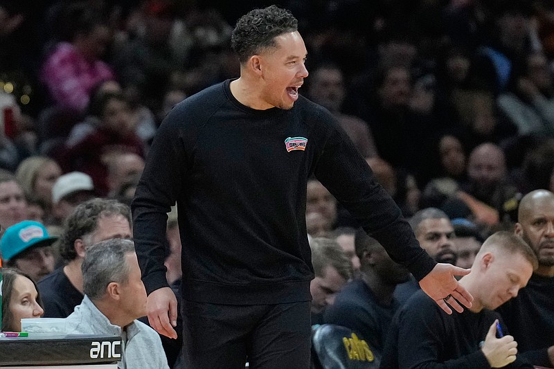 San Antonio Spurs head coach Mitch Johnson gestures in the second half of an NBA basketball game against the Cleveland Cavaliers Friday, Dec. 5, 2025, in Cleveland. (AP Photo/Sue Ogrocki)
