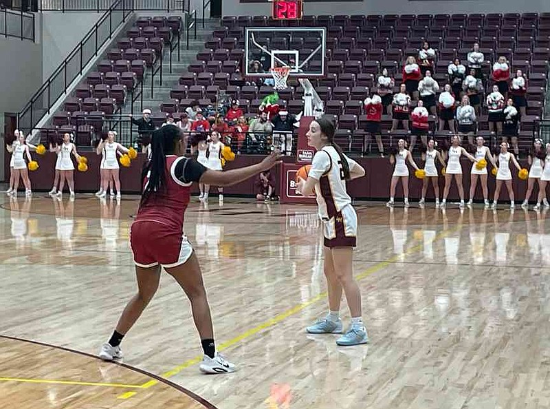 Lake Hamilton senior guard Hayley Ferguson scans the floor against Texarkana on Dec. 16. (The Sentinel-ecord/Braden Sarver)