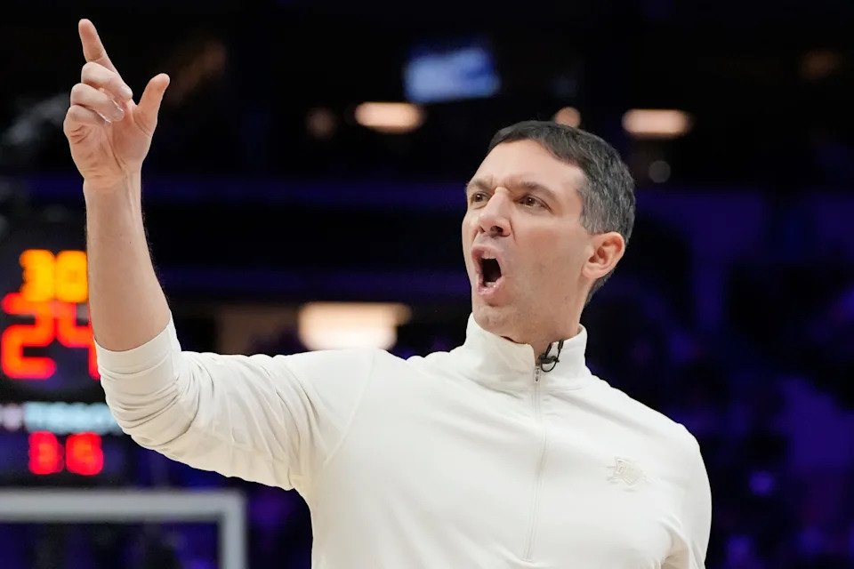 Dec 19, 2025; Minneapolis, Minnesota, USA; Oklahoma City Thunder head coach Mark Daigneault calls to his bench during a timeout with the Minnesota Timberwolves in the first quarter at Target Center. Mandatory Credit: Bruce Kluckhohn-Imagn Images