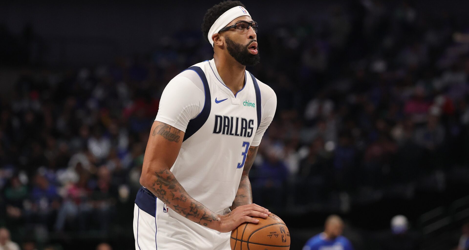 Latest Anthony Davis Injury News After Mavs Star Exits vs. Warriors on Christmas Day