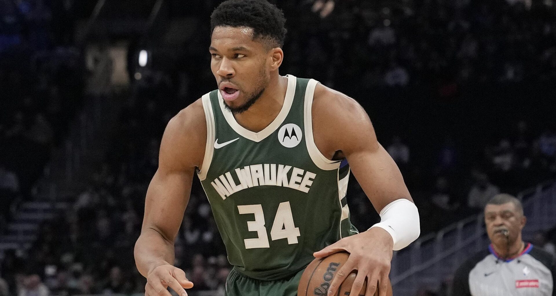 Giannis Reportedly Met With Bucks to Discuss NBA Trade Rumors, Insider Reveals Message