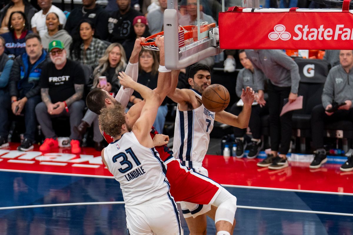 Los Angeles Clippers center Ivica Zubac (40) dunks the ball over two defenders during an NBA basketball game against the Memphis Grizzlies, Friday November 28th, 2025 in Los Angeles, California.