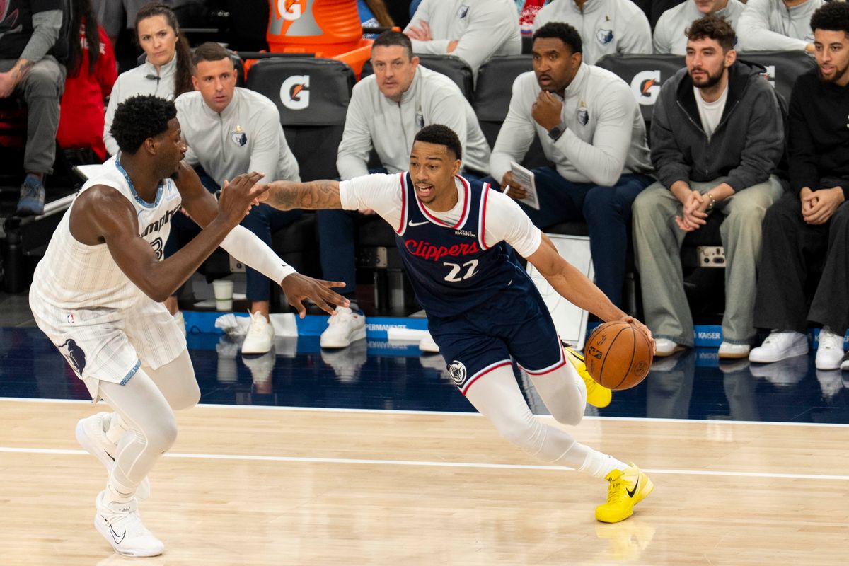 Los Angeles Clippers guard Jordan Miller (22) drives past the defense during an NBA basketball game against the Memphis Grizzlies, Monday December 15th, 2025 in Los Angeles, California. Los Angeles Clippers guard Jordan Miller (22) drives past the defense during an NBA basketball game against the Memphis Grizzlies, Monday December 15th, 2025 in Los Angeles, California.