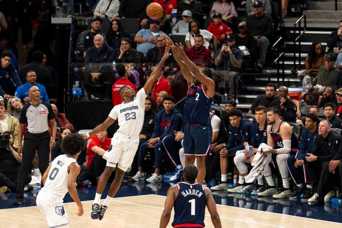 Los Angeles Clippers forward Kawhi Leonard (2) makes a jumpshot during an NBA basketball game against the Memphis Grizzlies, Monday December 15th, 2025 in Los Angeles, California. Los Angeles Clippers forward Kawhi Leonard (2) makes a jumpshot during an NBA basketball game against the Memphis Grizzlies, Monday December 15th, 2025 in Los Angeles, California.