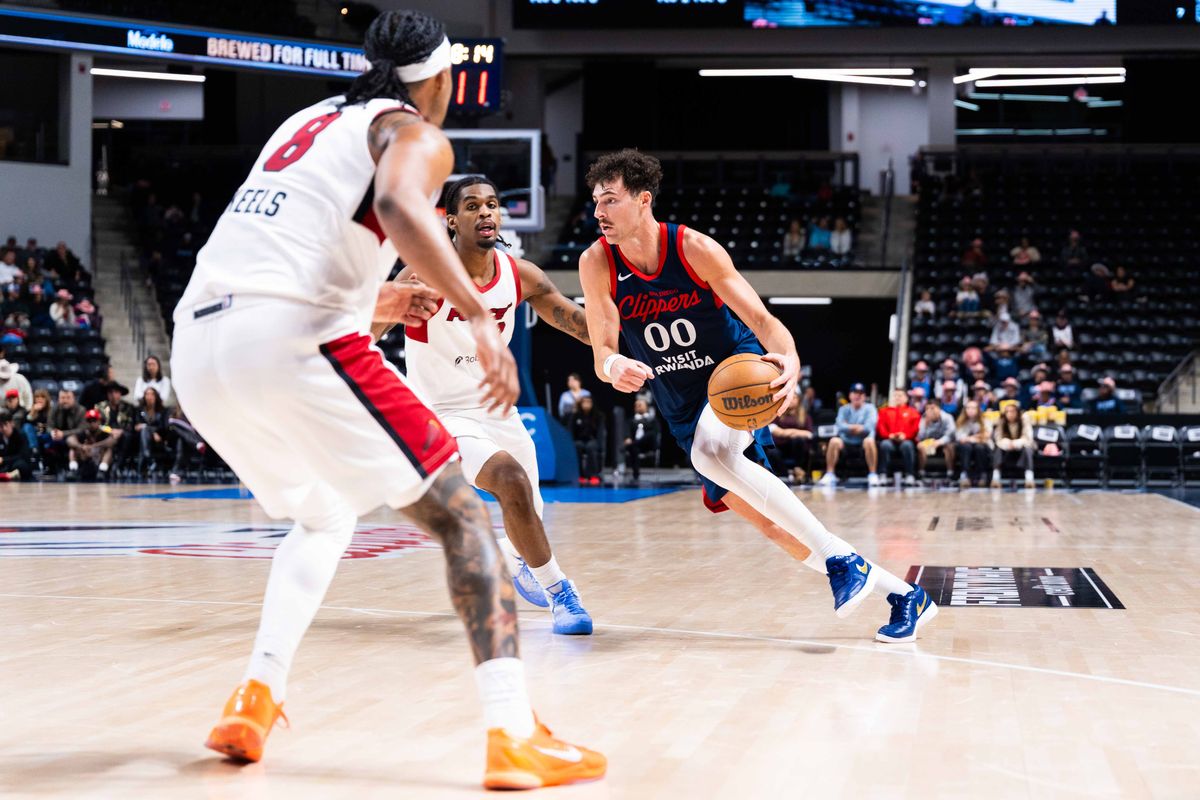 San Diego Clippers forward Taylor Funk (00) drives during a NBA G League Basketball game between Sioux Falls and San Diego, Sunday December 28, 2025 at Frontwave Arena in Oceanside, Calif.