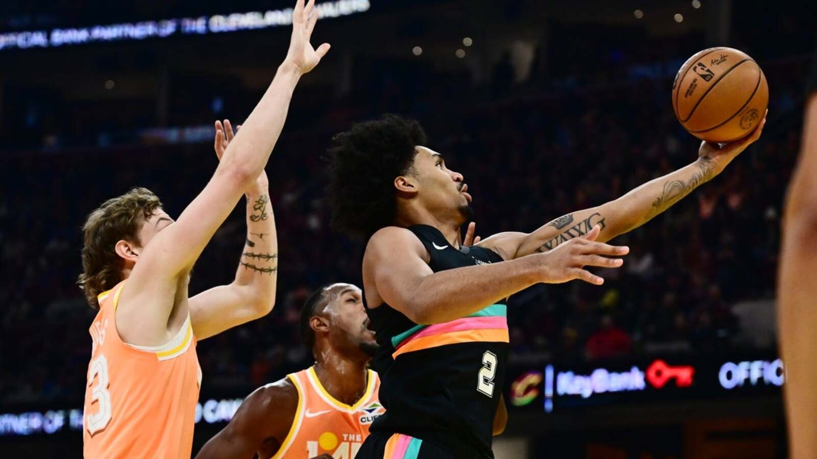 Cavaliers use big 3rd quarter to overcome Spurs