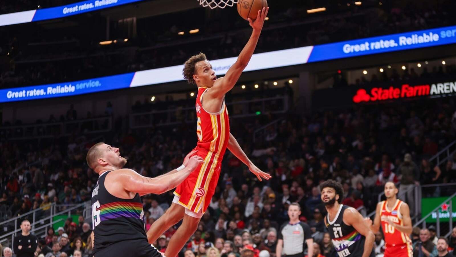 Nikola Jokic pours in 40 as Nuggets overtake Hawks