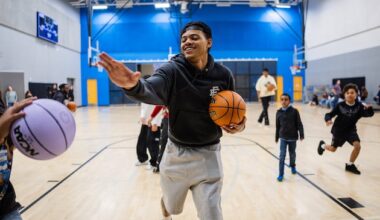 Jazz players rack up the assists with holiday cheer – Deseret News