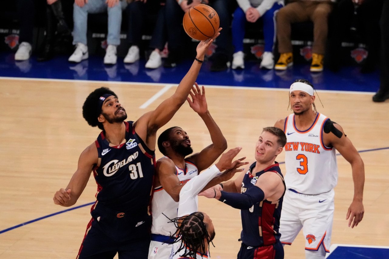 A Christmas miracle: Knicks stun Cavs late in game to pull out win