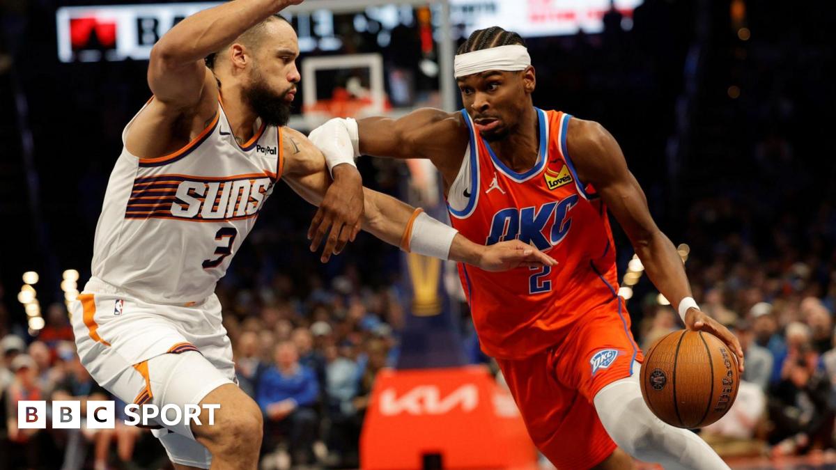 Shai Gilgeous-Alexander of the Oklahoma City Thunder drives to the baske