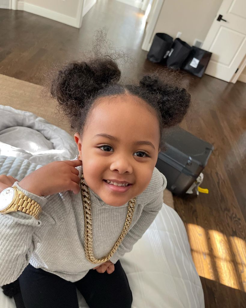 photo of cade cunningham daughter riley wearing his gold jewellery 
