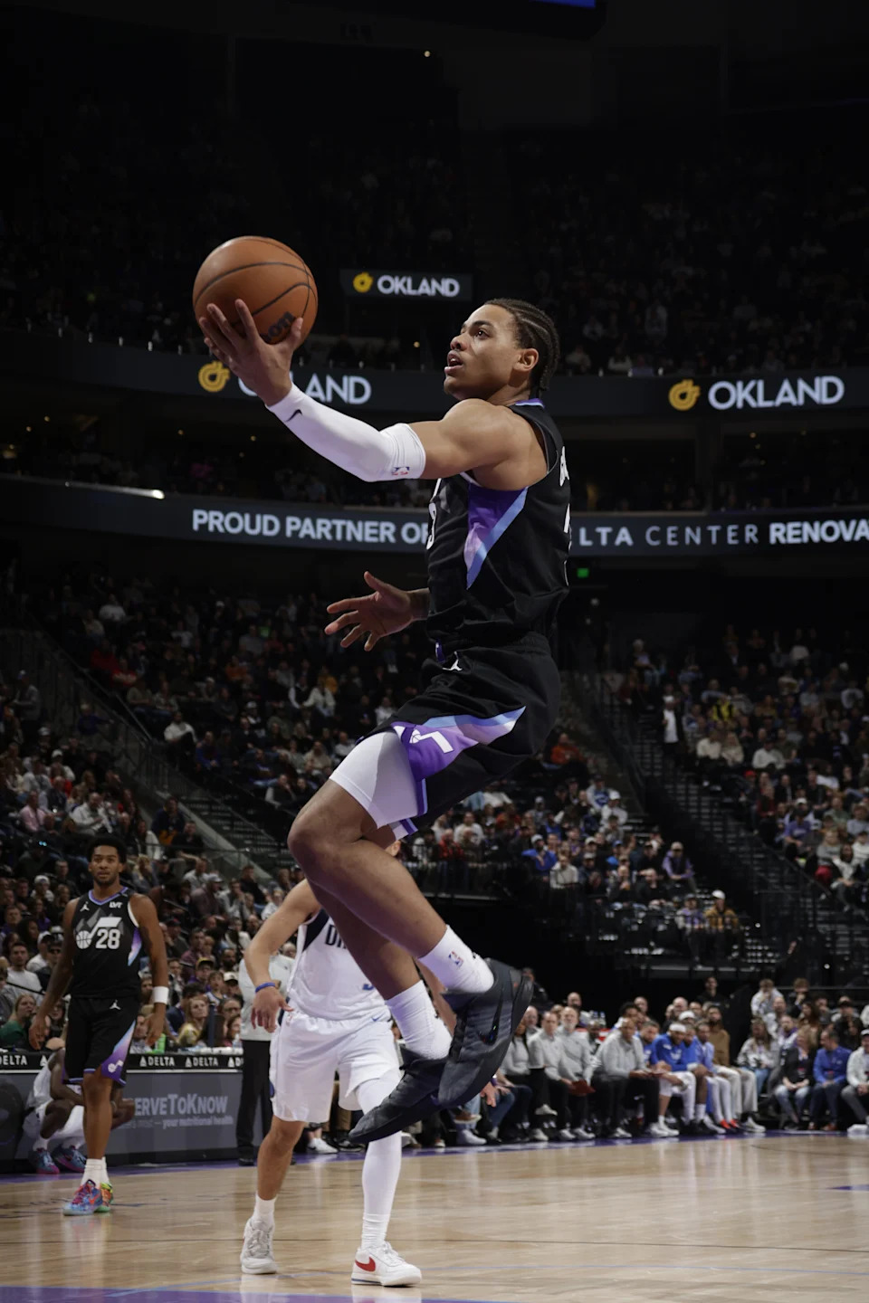 SALT LAKE CITY, UT – DECEMBER 15: Keyonte George #3 of the Utah Jazz drives to the basket during the game against the Dallas Mavericks on December 15, 2025 at Delta Center in Salt Lake City, Utah. NOTE TO USER: User expressly acknowledges and agrees that, by downloading and or using this Photograph, User is consenting to the terms and conditions of the Getty Images License Agreement. Mandatory Copyright Notice: Copyright 2025 NBAE (Photo by Melissa Majchrzak/NBAE via Getty Images)