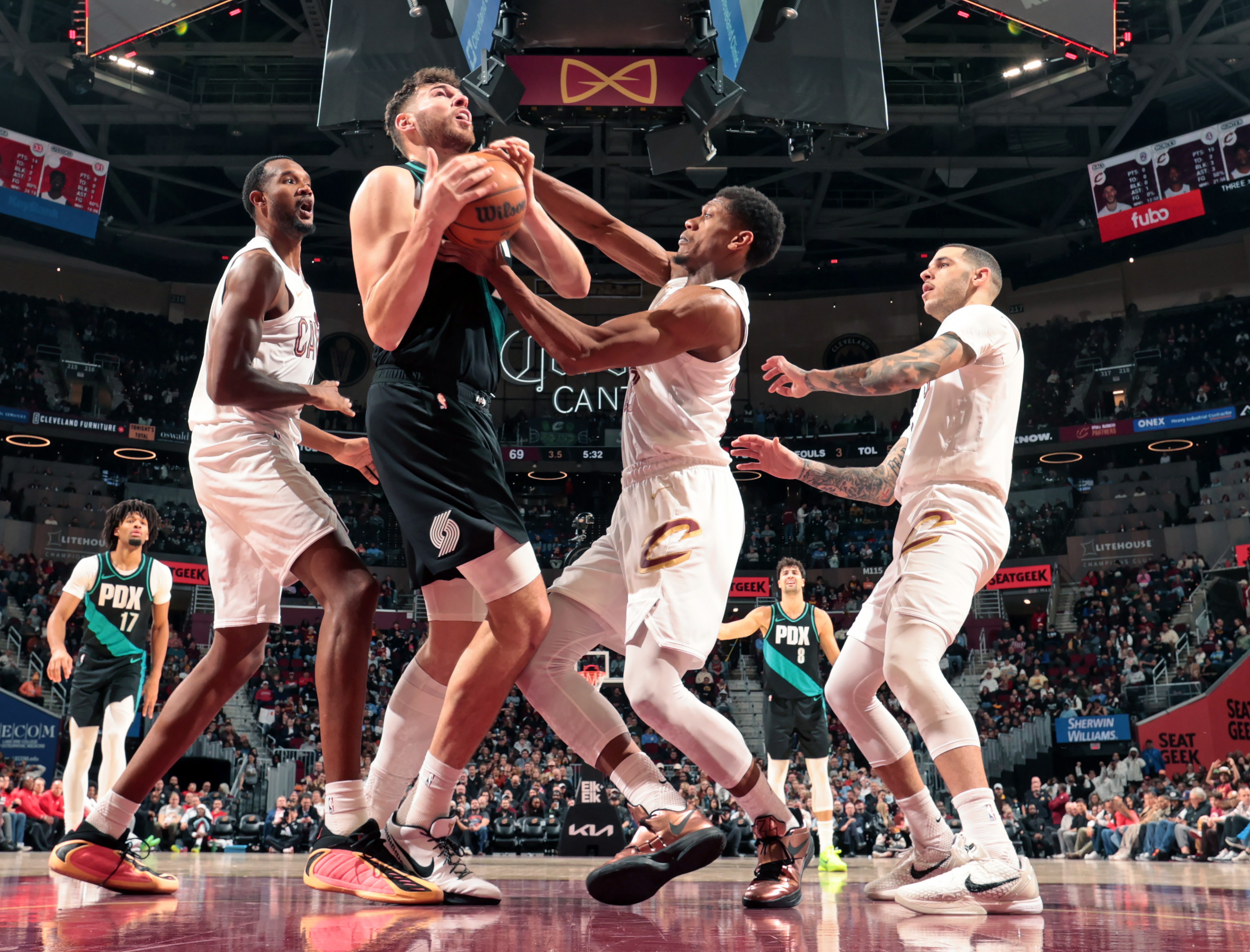 Cleveland Cavaliers forward De'Andre Hunter and Portland Trail Blazers center Donovan Clingan battle for the ball the second half of play. 
