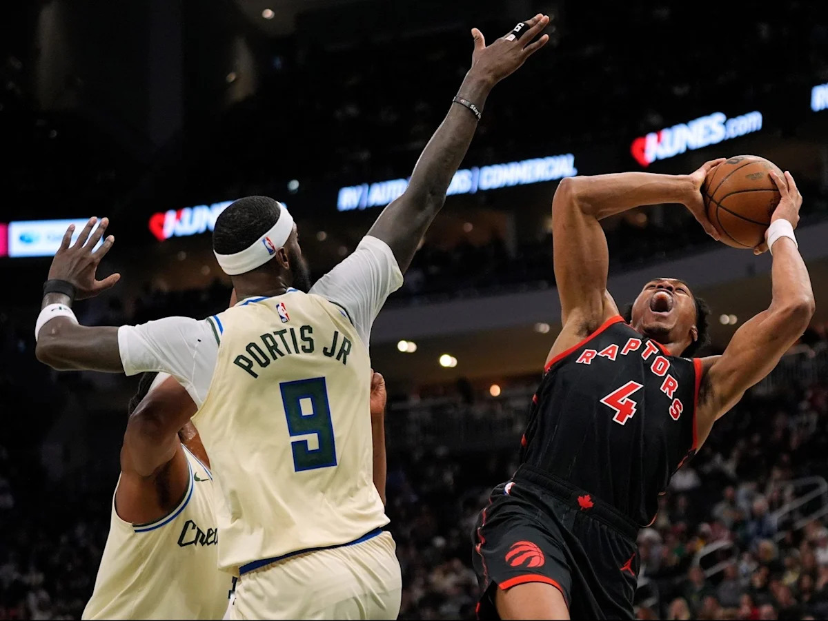 Raptors overcome late-game offensive struggles to beat the host Milwaukee Bucks