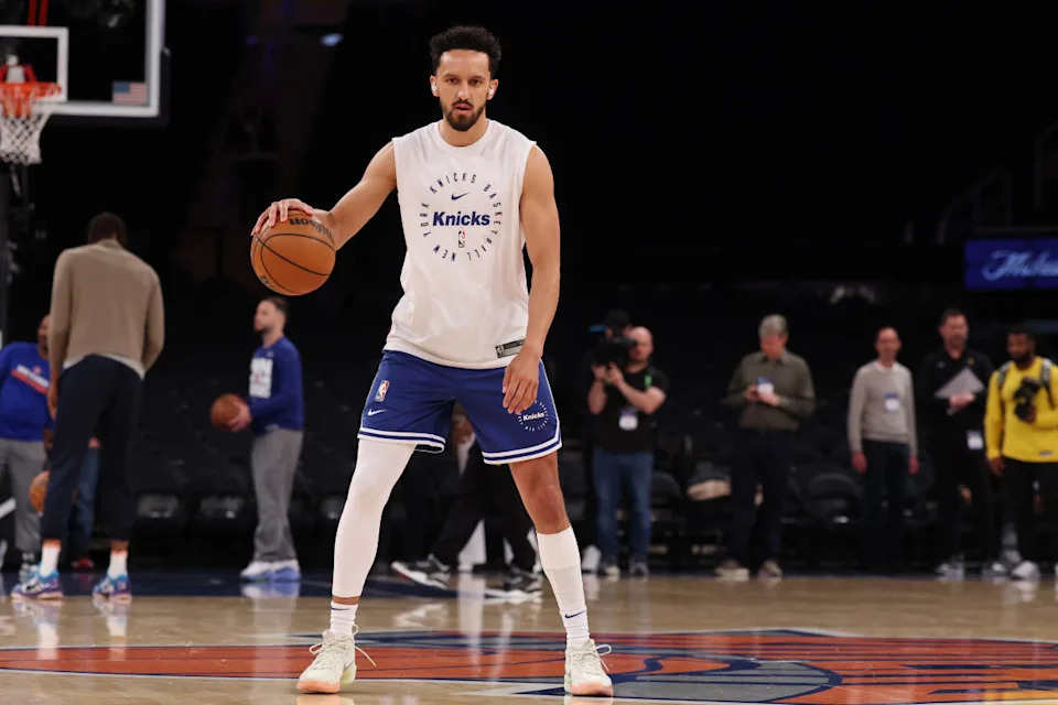 New York Knicks guard Landry Shamet warms up before Game 5.© Vincent Carchietta-Imagn Images