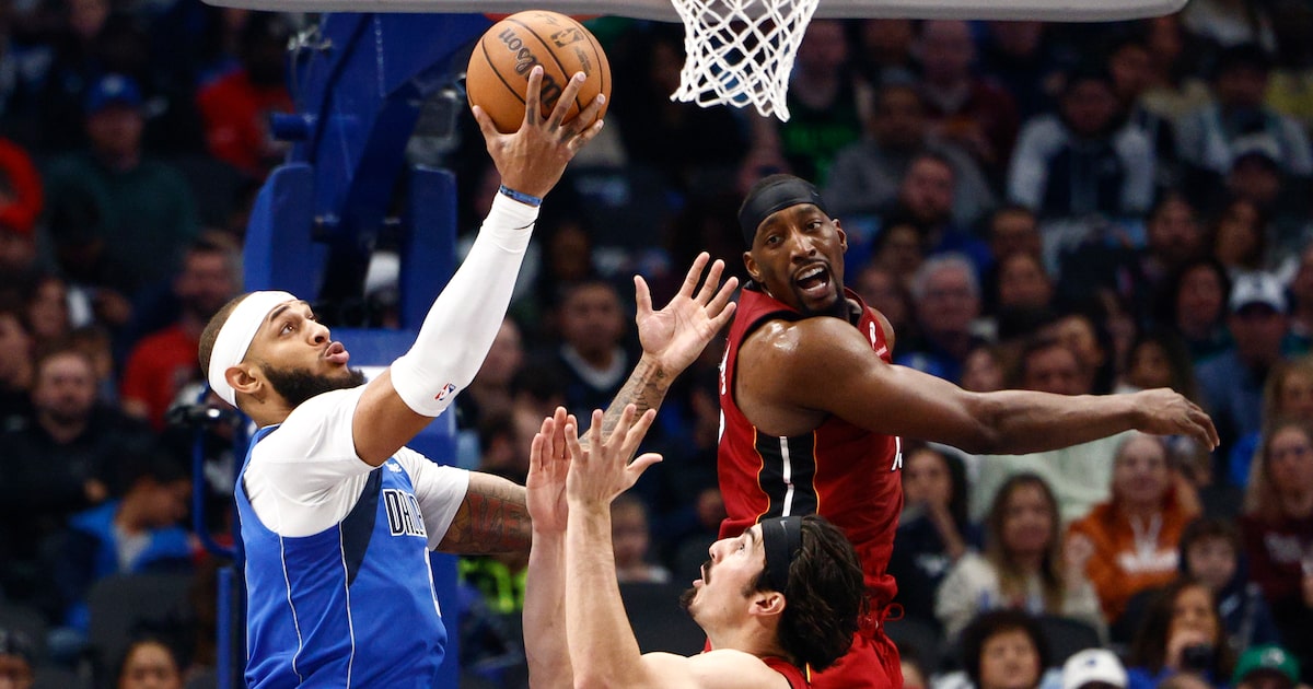 Mavericks center Daniel Gafford exits game vs. Heat after aggravating right ankle injury