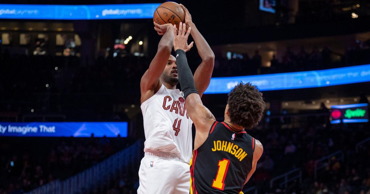 Johnson's triple-double leads Hawks to victory | Sports
