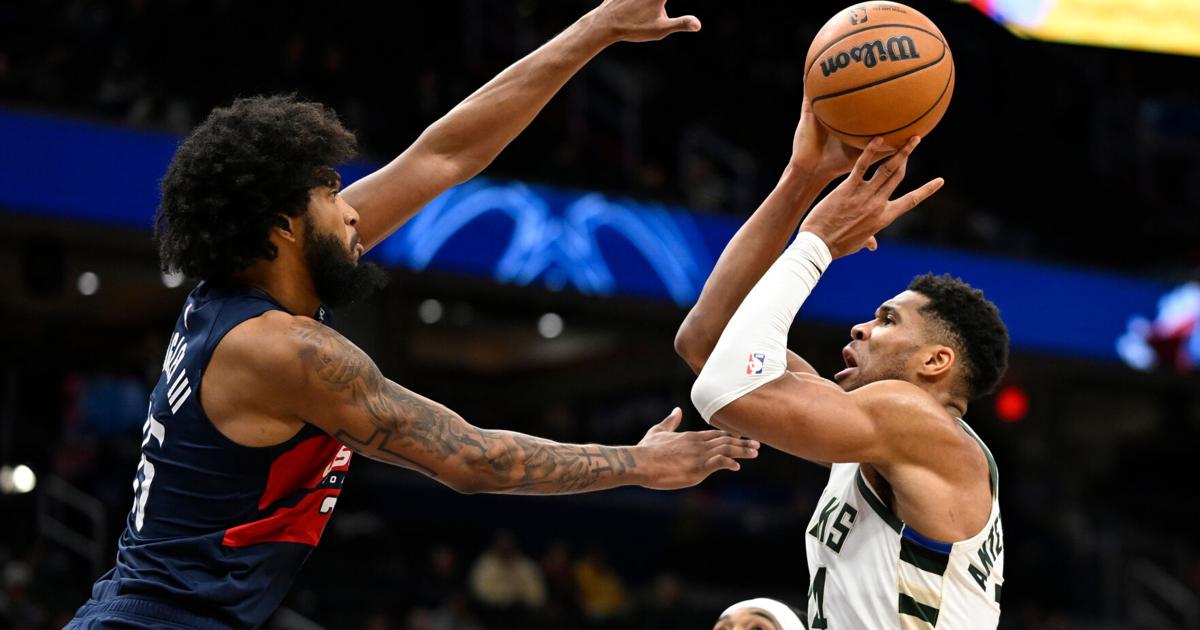 Antetokounmpo undergoes MRI after leaving Bucks' game with Pistons due to right calf strain | Sports