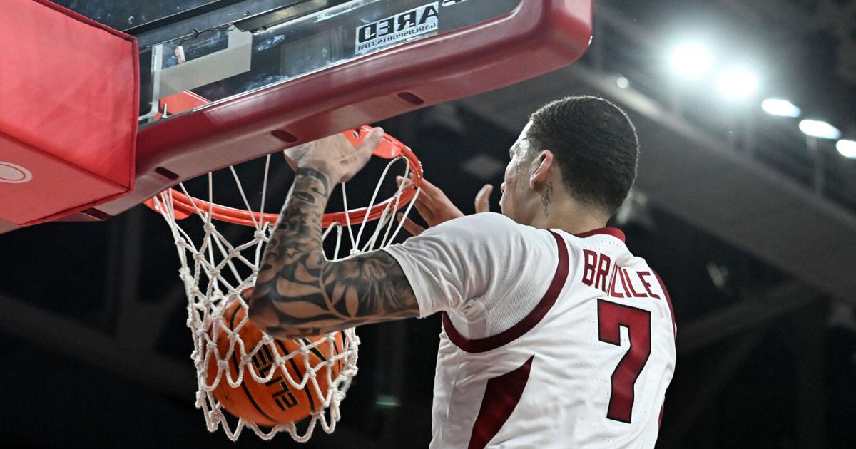 No. 25 Razorbacks shock No. 6 Cardinals, 89-80 - Log Cabin Democrat