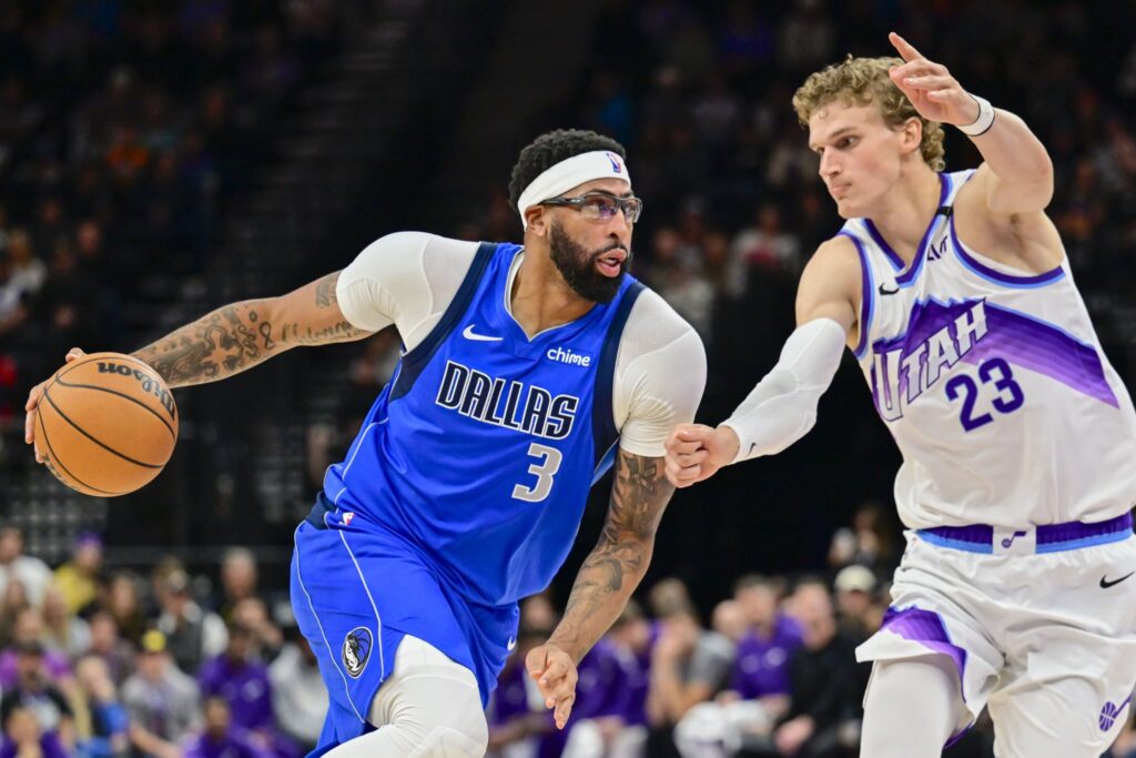 ESPN's 4-Team Mega Trade Idea Sends Anthony Davis To Warriors; Draymond Green To Mavs; Lakers Get Shooter