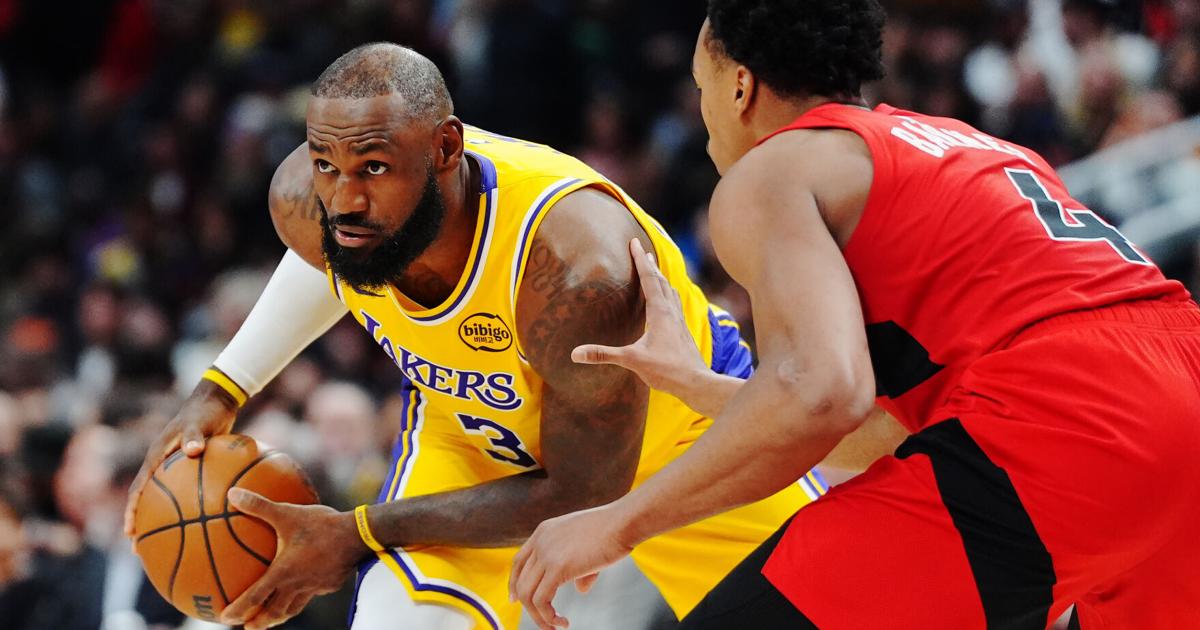 LeBron James' 1,297-game double-digit scoring streak ends but he gets winning assist vs. Raptors | Sports
