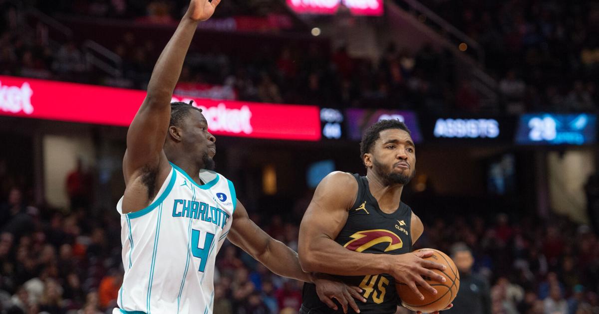 Donovan Mitchell on Cavs being booed at home after loss to Hornets: `I would boo us, too.' | Pro National Sports