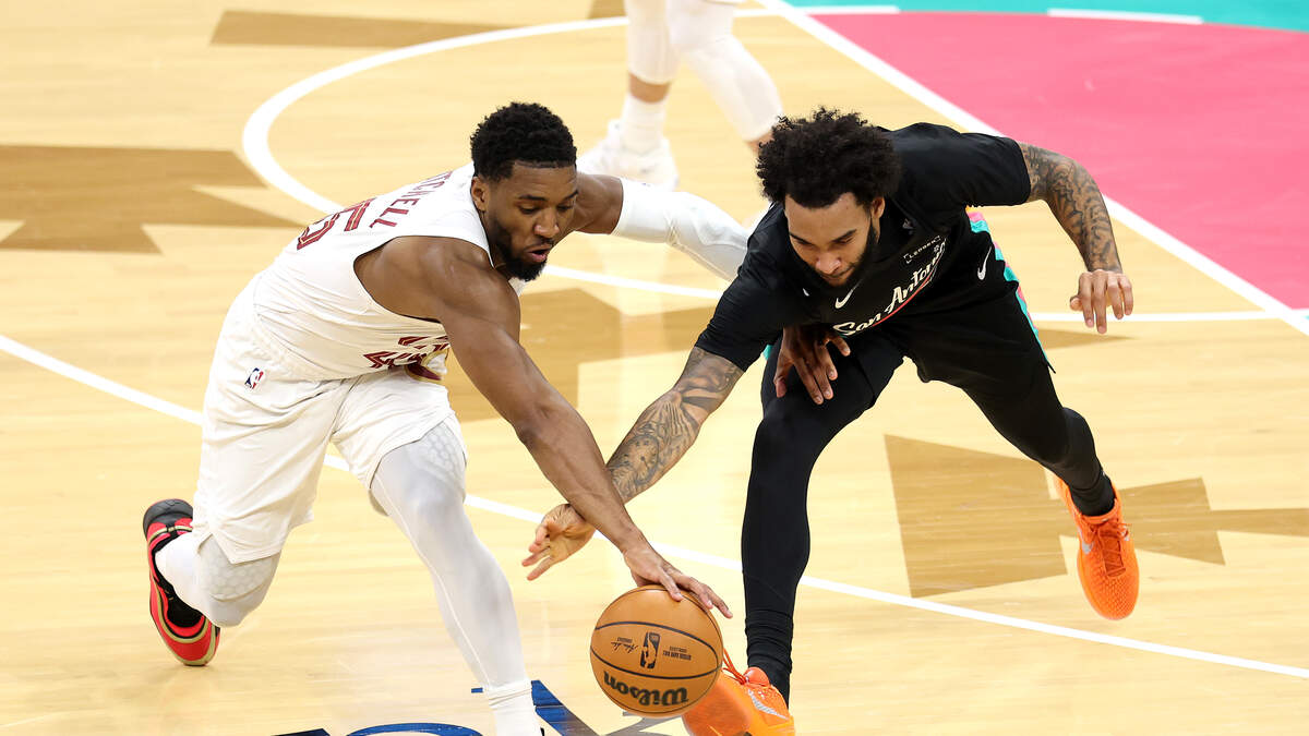 Spurs Fall Short Against Cavs at Home 113-101 | News Radio 1200 WOAI