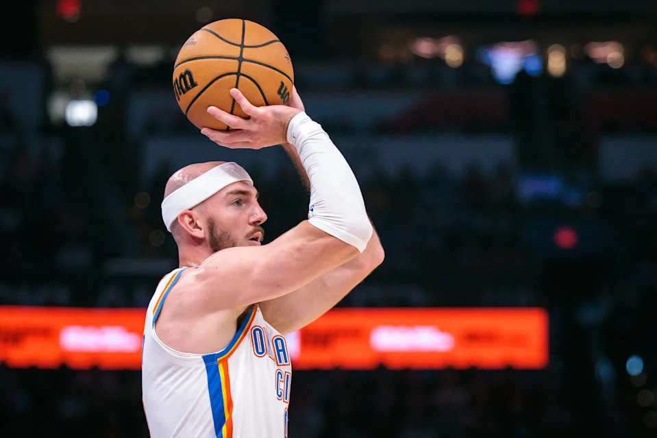 OKLAHOMA CITY, OKLAHOMA - DECEMBER 25: Alex Caruso #9 of the Oklahoma City Thunder shoots the ball during the first half against the San Antonio Spurs at Paycom Center on December 25, 2025 in Oklahoma City, Oklahoma. NOTE TO USER: User expressly acknowledges and agrees that, by downloading and or using this photograph, User is consenting to the terms and conditions of the Getty Images License Agreement. (Photo by William Purnell/Getty Images)