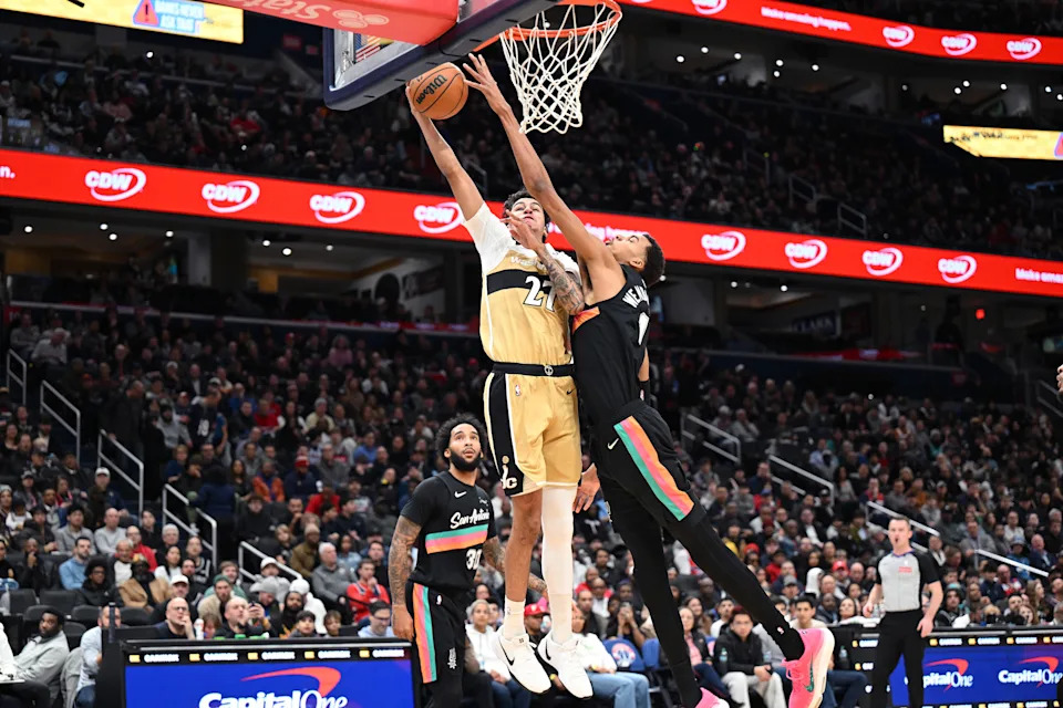 <p>Washington Wizards rookie Will Riley tries to score on San Antonio Spurs big Victor Wembanyama.</p>