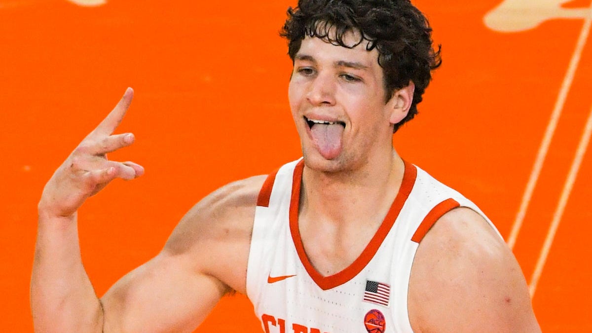 Former Tiger PJ Hall signs a new contract with the Memphis Grizzlies