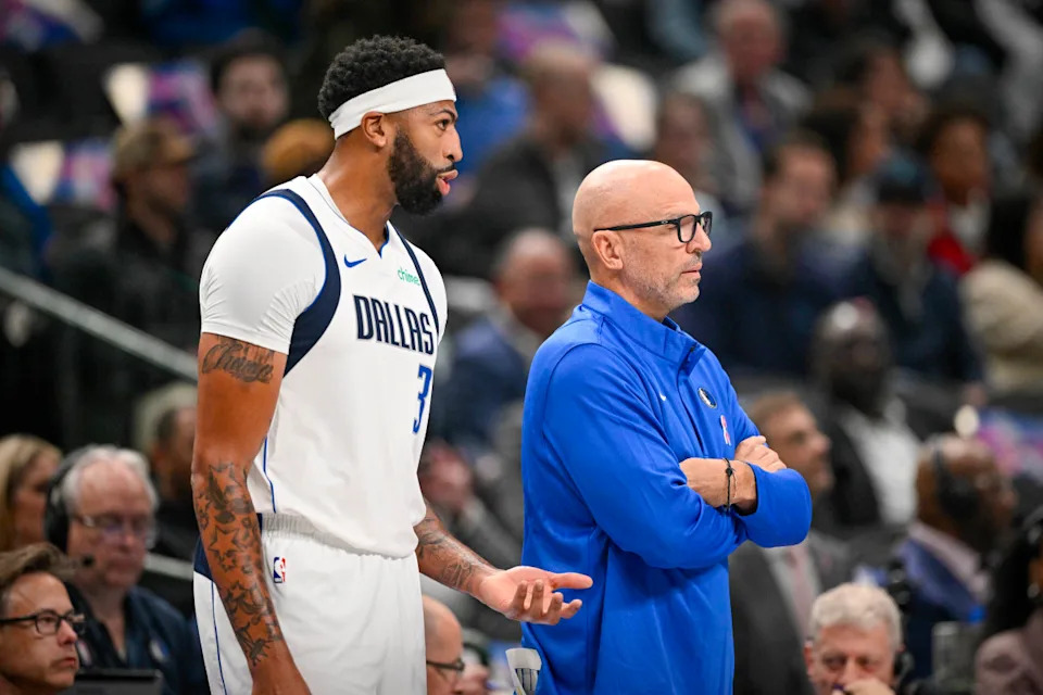 Dallas Mavericks forward Anthony Davis (3) talks to head coach Jason Kidd.© Jerome Miron-Imagn Images