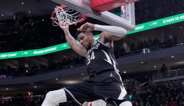 Giannis returns and the Bucks lead Bulls 54-50 at halftime