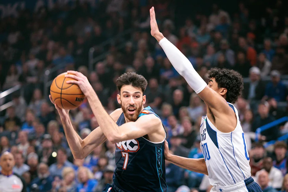 OKLAHOMA CITY, OKLAHOMA - DECEMBER 05: Chet Holmgren #7 of the Oklahoma City Thunder drives to the basket around Max Christie #00 of the Dallas Mavericks during the first half at Paycom Center on December 5, 2025 in Oklahoma City, Oklahoma. NOTE TO USER: User expressly acknowledges and agrees that, by downloading and or using this photograph, User is consenting to the terms and conditions of the Getty Images License Agreement. (Photo by William Purnell/Getty Images)
