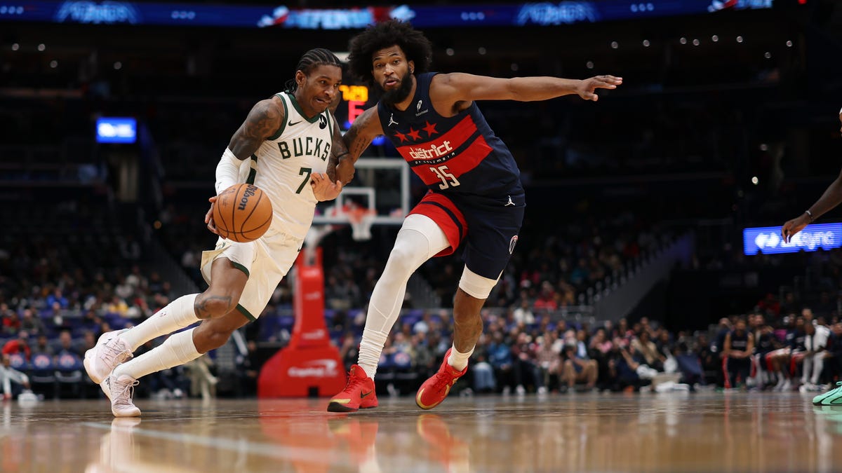 Milwaukee Bucks guard Kevin Porter Jr. leaves game vs. Wizards injured