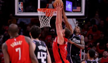 Rockets bludgeon Kings inside, improve to 14-5