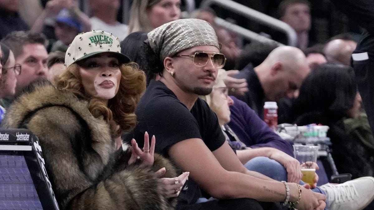 Model Winnie Harlow at fiancé Kyle Kuzma's Bucks game in Milwaukee