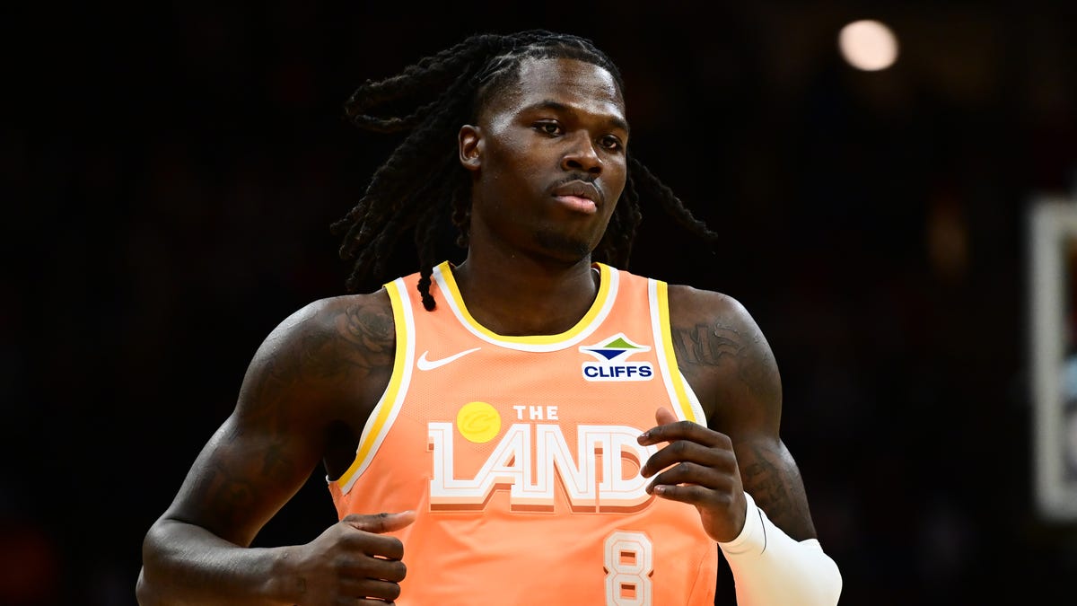 Akron native Chris Livingston makes Cavs home debut in win over Spurs