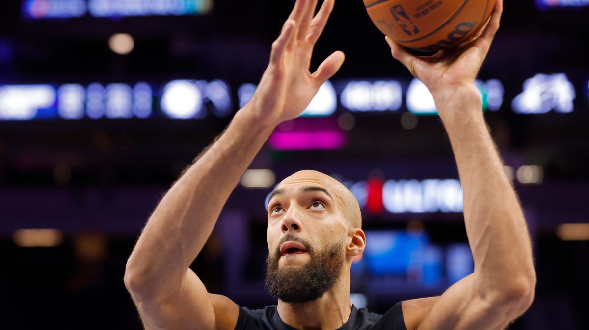 T-Wolves' Rudy Gobert ejected after flagrant 2 on Suns' Mark Williams