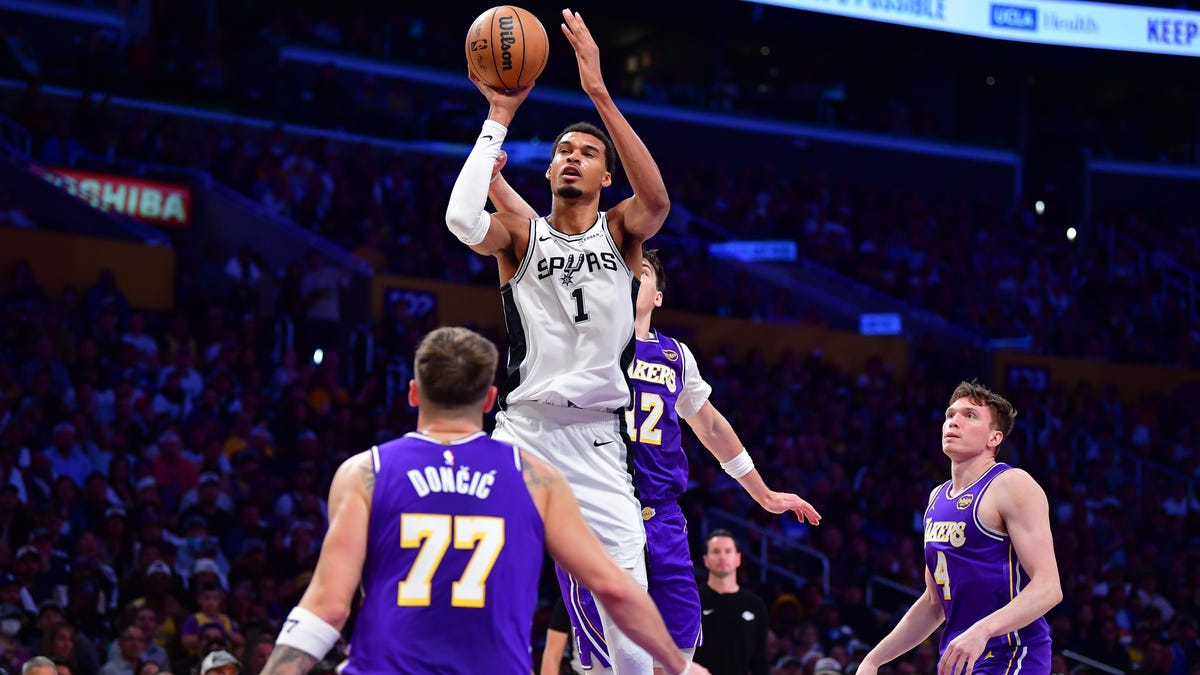 Is Spurs star playing NBA Cup today?